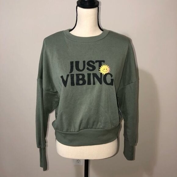 Old Navy Womens Size Medium Just Vibing Graphic Sweatshirt Green Sun NEW - Picture 2 of 9